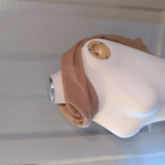 GUC All Wool Caramel Cisco Scarf - Picture 3 of 8